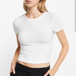 ✨NWT✨ Express Fitted Ribbed Crew Neck Cropped Tee